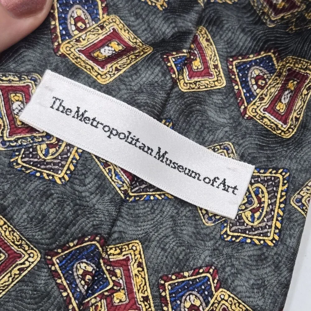 Vintage Metropolitan Museum Of Art Men's Neck Tie 100% Silk Blue Red Gold 57